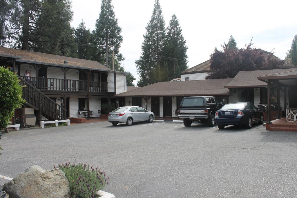 Coach N Four Motel Grass Valley Exterior foto