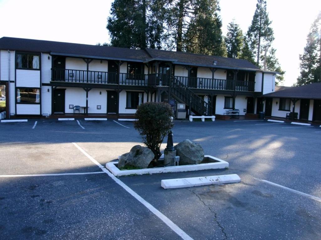Coach N Four Motel Grass Valley Exterior foto