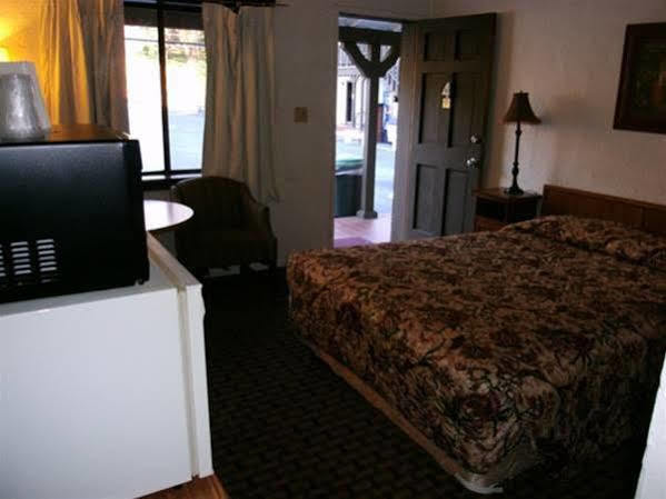 Coach N Four Motel Grass Valley Exterior foto